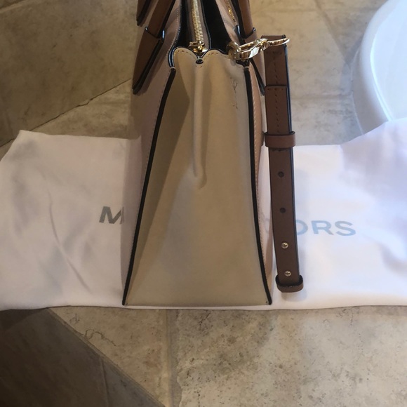 Michael Kors Mercer NWT patent, color ballet - Picture 7 of 8